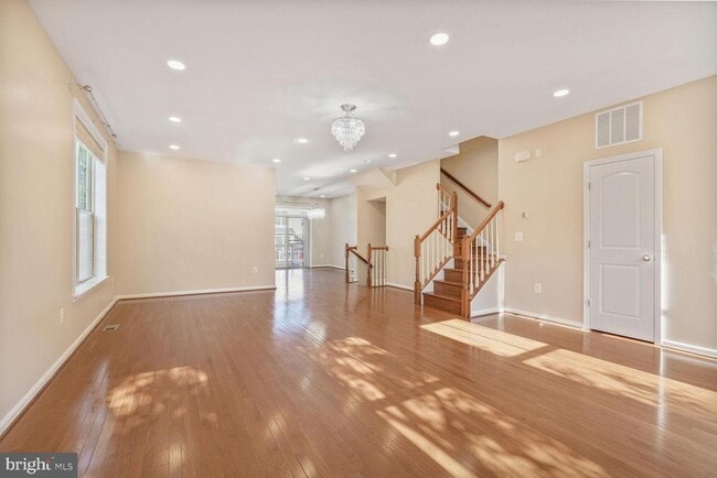 Building Photo - 102 Vista Knoll Dr