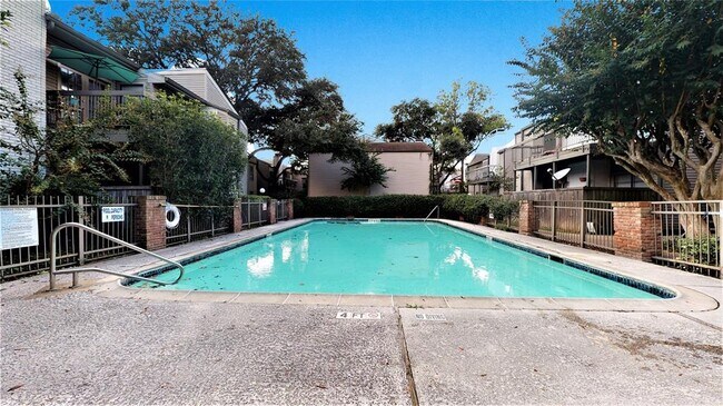 Foto del edificio - 9707 Richmond Ave