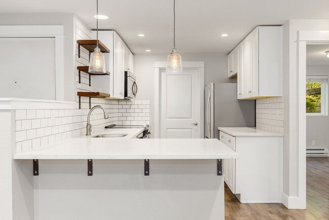 Foto del edificio - Modern 2 Bedroom 2 Bathroom Condo Close to Downtown Kirkland