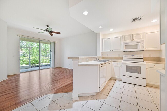 Foto del edificio - ** 3/2 Condo  ~ Gated Community w/ Ameniti...