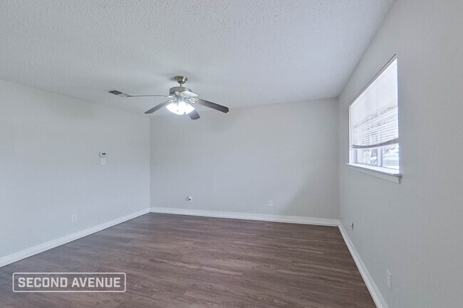 Building Photo - 2810 Plaza St