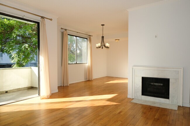 Foto del edificio - 8568 Burton Way