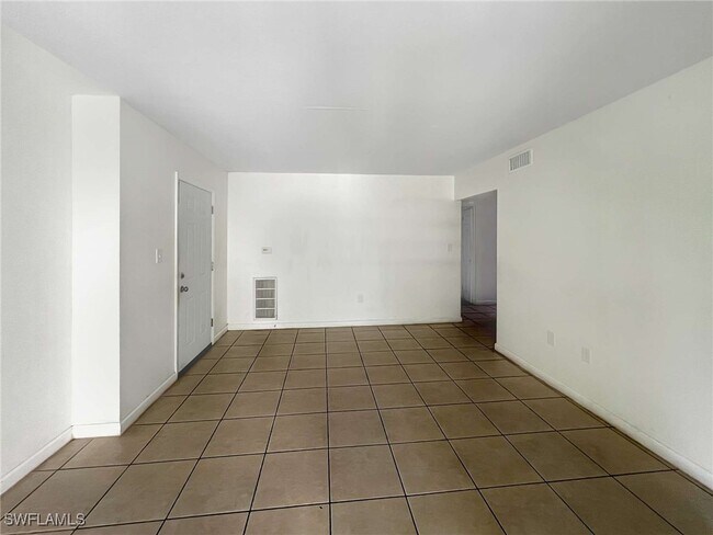 Foto del edificio - 1852 Golf View Ave