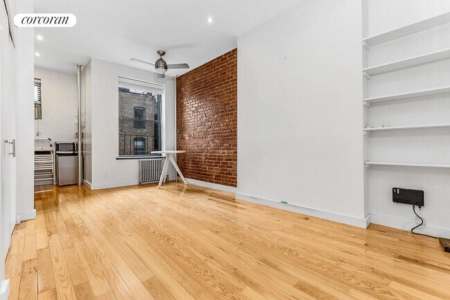 Foto del edificio - 323 E 89th St