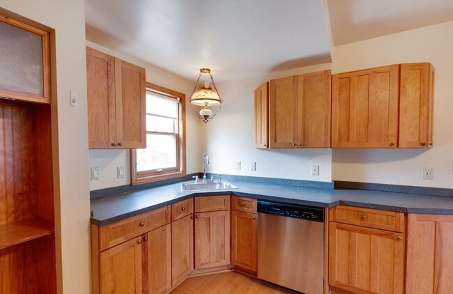 Building Photo - 5260 Som Center Rd