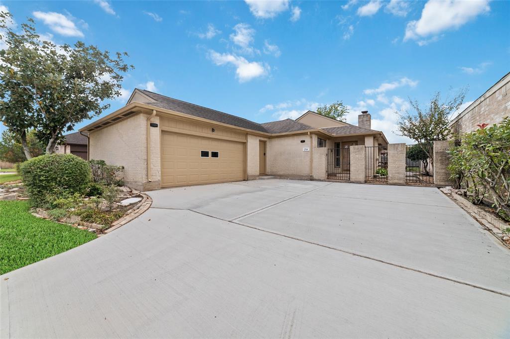 Foto principal - 214 Brocket Pl