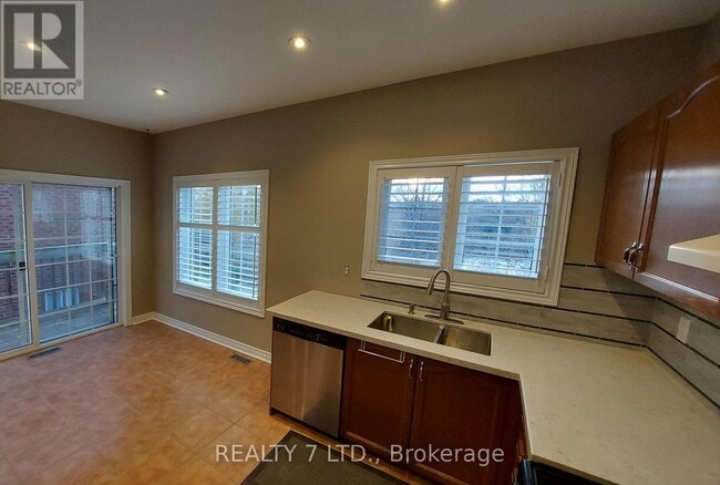 Building Photo - 816 Walsh Ct