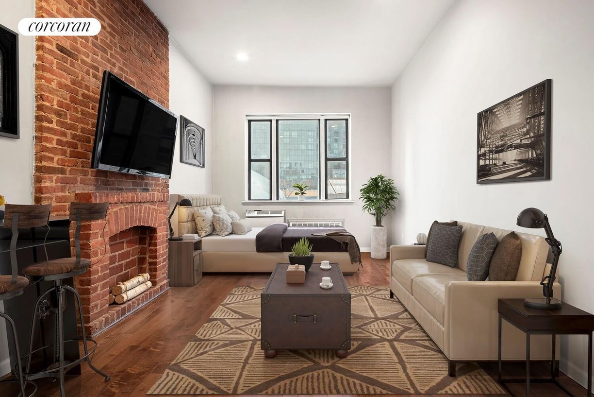 Foto principal - 453 W 43rd St