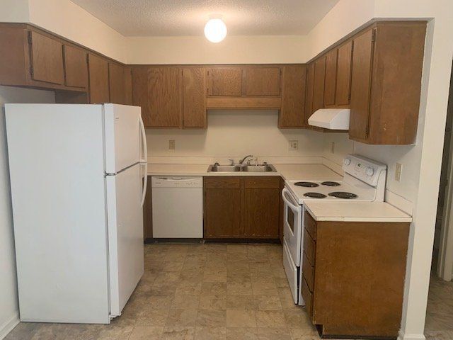 Foto del edificio - 920 B's Barbeque Rd