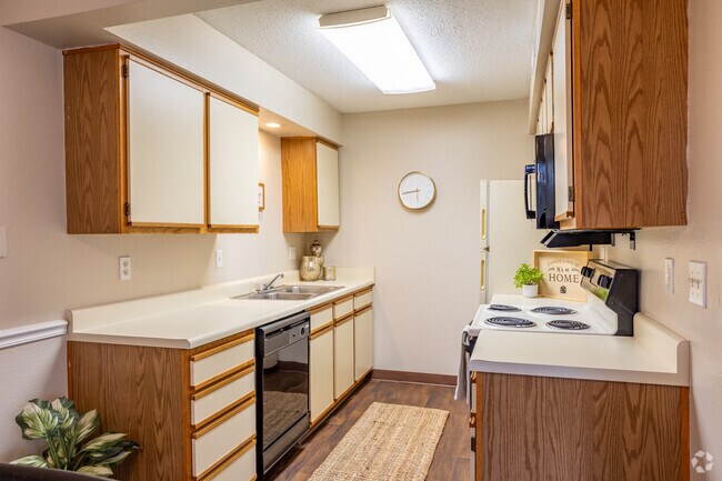 2BR, 1BA - Sierra - Kitchen - Granite Valley Apartments