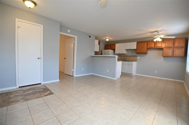 Building Photo - 2750 Holly Hall St