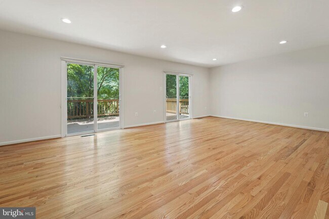 Foto del edificio - 1405 Greenmont Ct