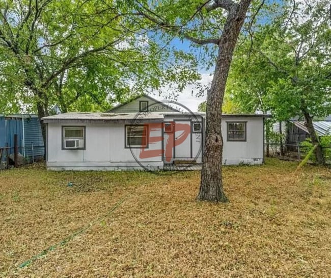 Building Photo - 213 N Oak Dr