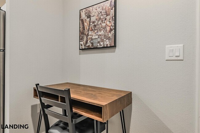 Foto del edificio - 1650 Harris Hill Rd