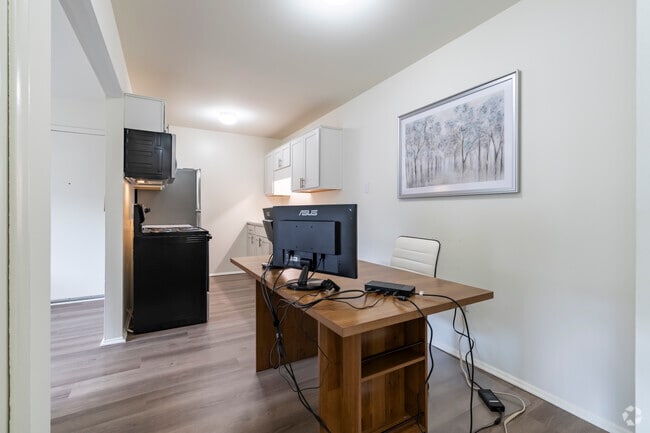 1 habitación, 1 baño - 600 pies cuadrados - Modelo - Comedor - Mill Creek Apartments