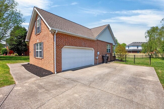 Building Photo - 197 Red Jacket Trce