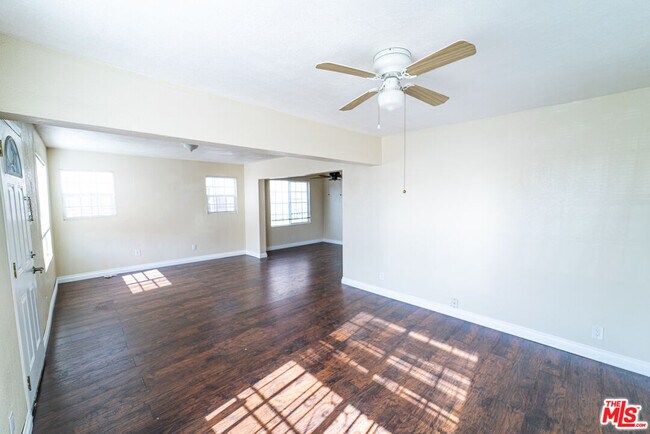 Foto del edificio - 5611 Carlin St