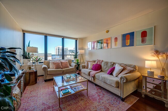Foto del edificio - 222 E Pearson St