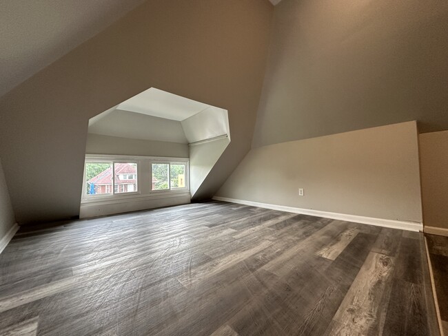 Building Photo - 271 Belmont St