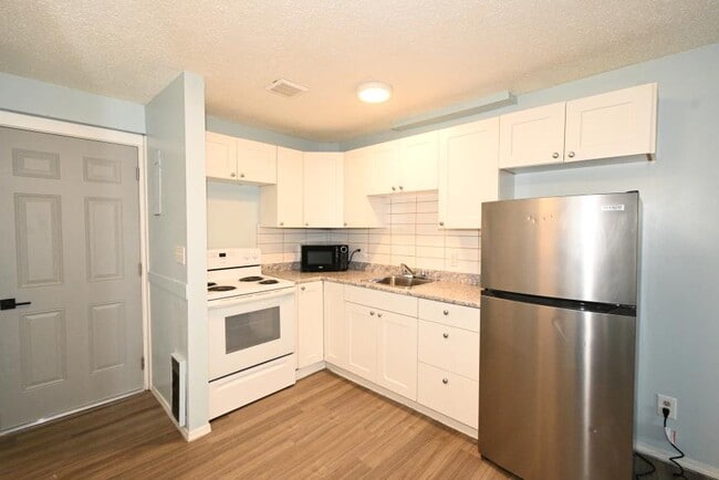Building Photo - 1 bedroom in Prince George BC V2M 4N1