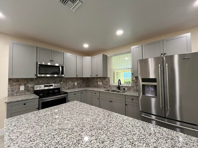 Building Photo - 321 Cornell Ave