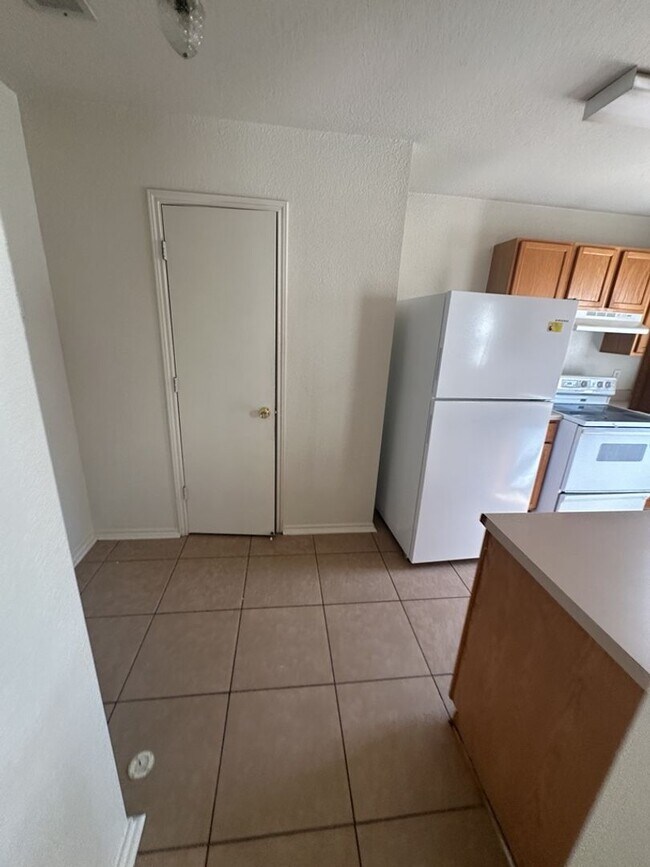 Foto del edificio - AVAILABLE NOW !