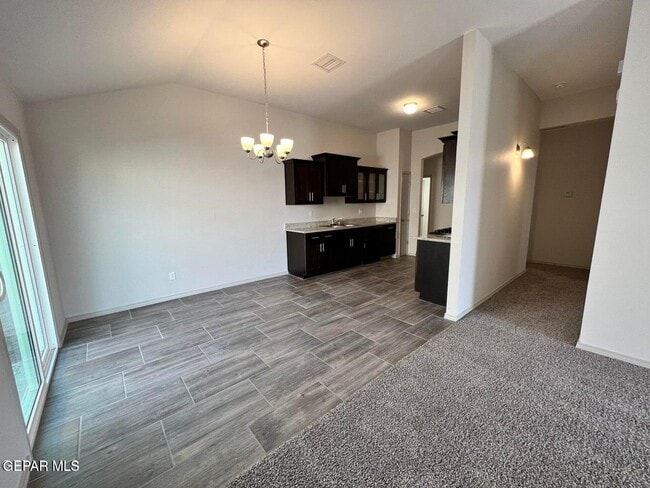 Building Photo - 461 Villa Ysleta