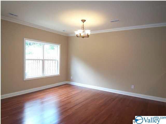 Building Photo - 206 Treetop Dr SE