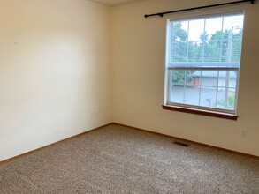 Building Photo - 127 Cohosset Dr
