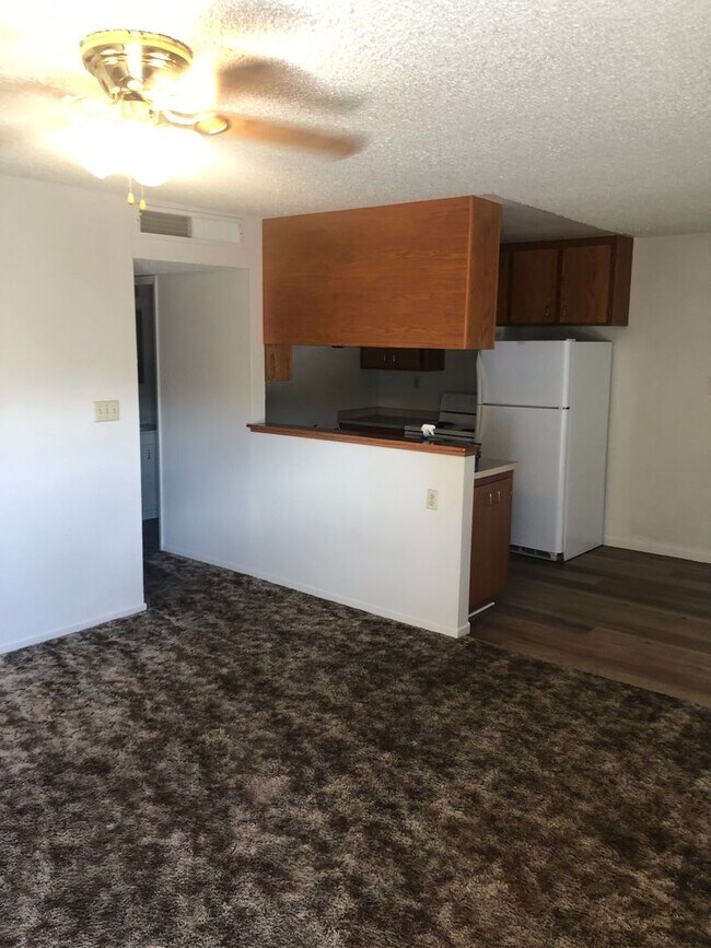 Foto del edificio - 2512 Standiford Ave