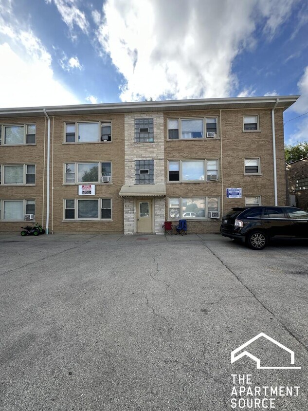 Foto del edificio - 7632.5 N Milwaukee Ave