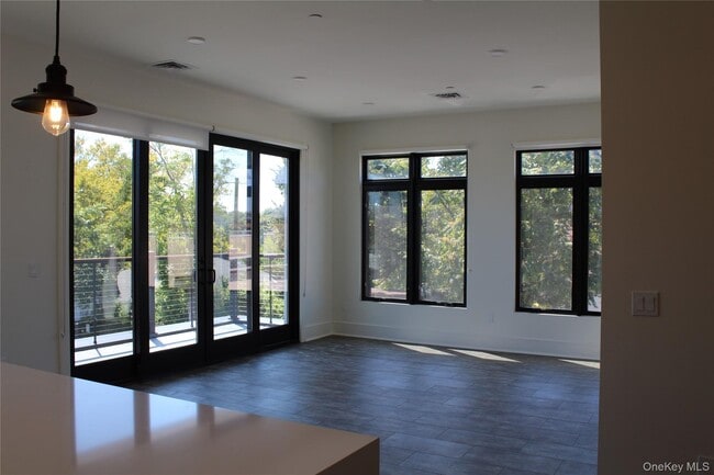 Building Photo - 331 E Main St