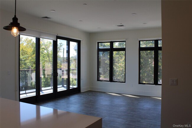 Foto del edificio - 331 E Main St