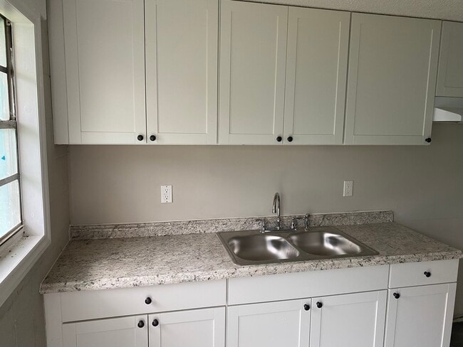 Building Photo - 3033 Howell Ct