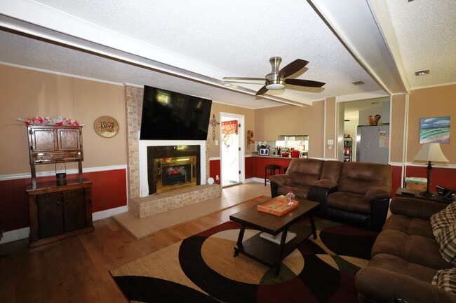 Foto del edificio - 3874 Camellia Dr