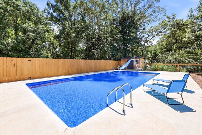 Foto del edificio - 4225 Twin Rivers Dr