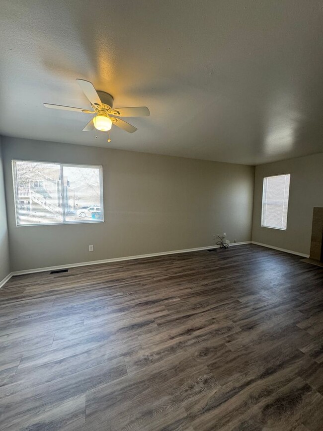Building Photo - Newly renovated 2 Bedroom first floor apar...