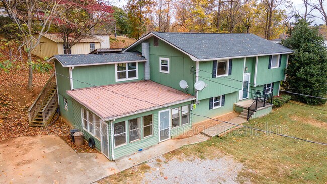 Foto del edificio - 8611 Foust Hollow Rd