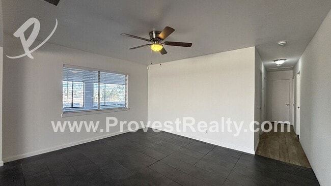 Foto del edificio - 11889 Jacaranda Ave