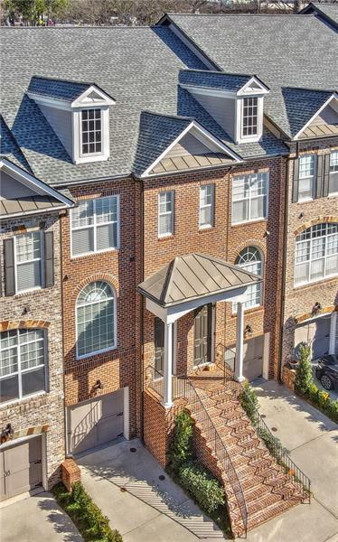 Building Photo - 3-Bedroom Townhouse with Hardwood Floors N...