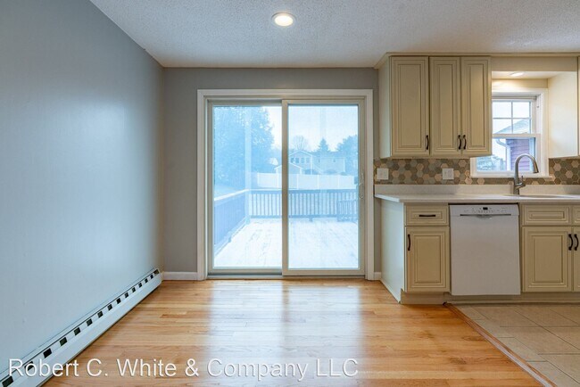 Building Photo - 4 br, 1 bath House - 30 Seminary Street