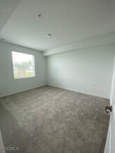 Building Photo - 15275 Grn Acrs Ave