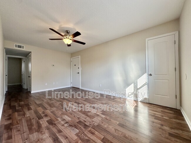 Foto del edificio - 909 Leisure Square