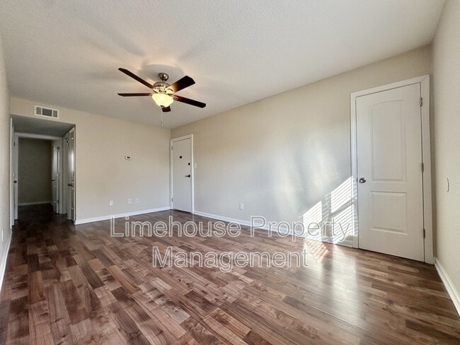 Building Photo - 909 Leisure Square