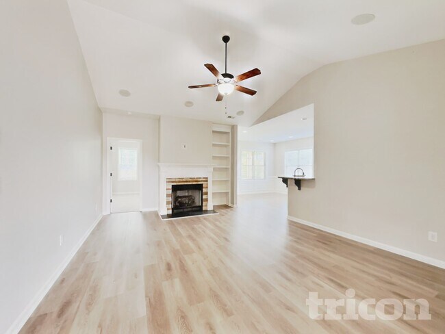 Foto del edificio - 15 Fairfax Dr