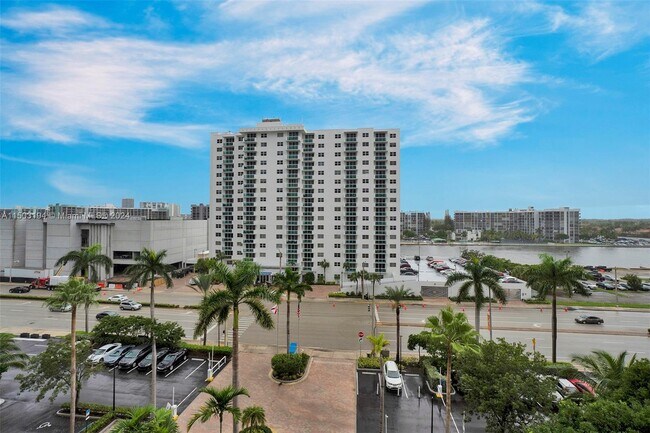 Foto del edificio - 3001 S Ocean Dr