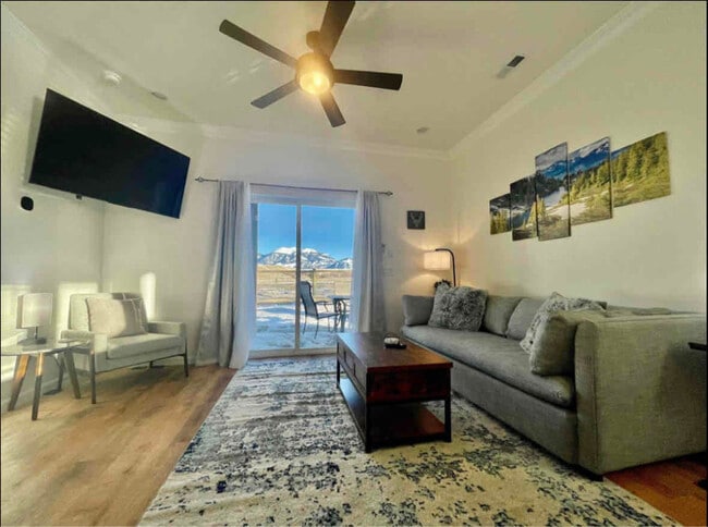 Building Photo - 17 Manley Ln