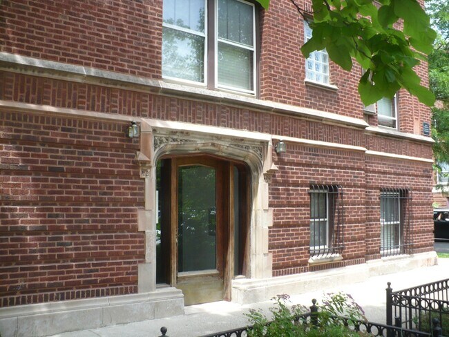 Building Photo - 2858 N Mildred Ave