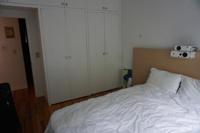 Foto del edificio - 328 E 77th St