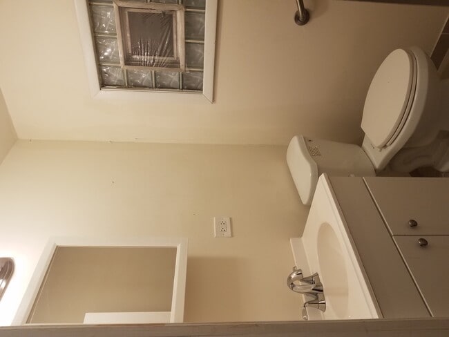 Building Photo - 244 E 92nd St